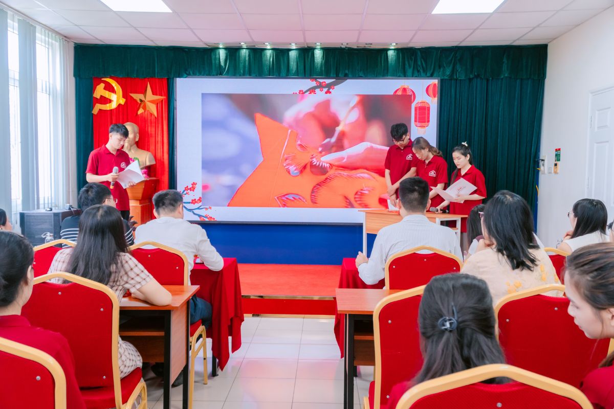 Những đường kéo tài hoa thể hiện qua nghệ thuật cắt giấy truyền thống (Lớp TQ-CĐ4)