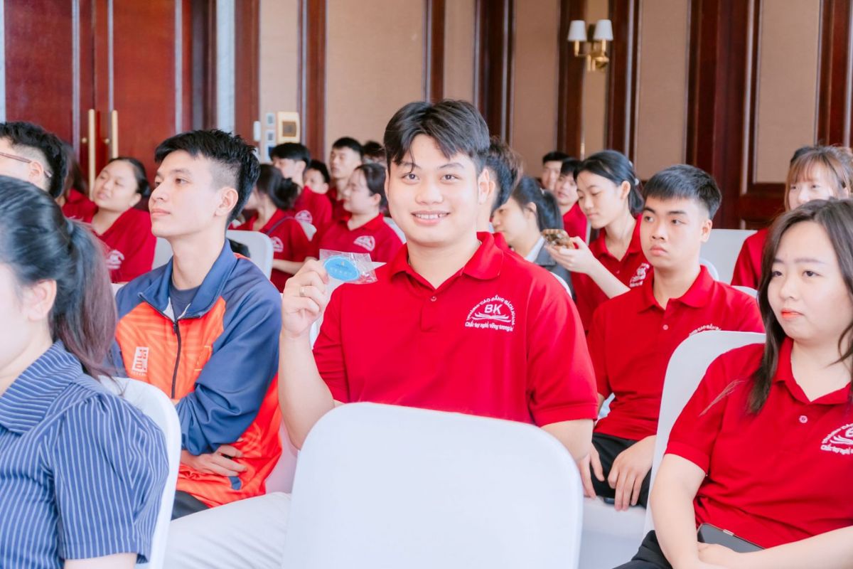 Những món quà nhỏ ý nghĩa sau hoạt động giao lưu
