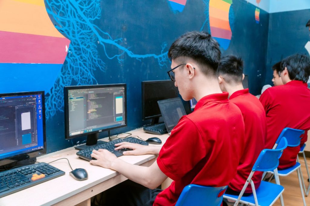 Một lớp học Lập trình Android cơ bản tại Trường Cao đẳng Bách Khoa