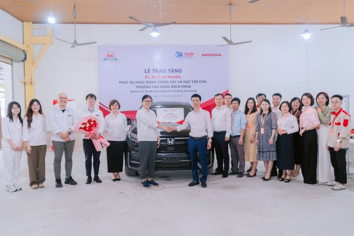 Công ty Honda Việt Nam trao tặng xe ô tô phục vụ cho công tác đào tạo của Nhà trường