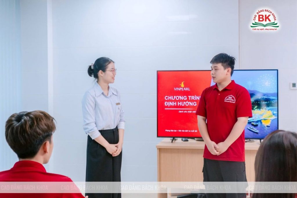 Chương trình định hướng dành cho sinh viên ngành Quản trị nhà hàng, khách sạn do Nhà trường và Công ty cổ phần Vinpearl phối hợp tổ chức