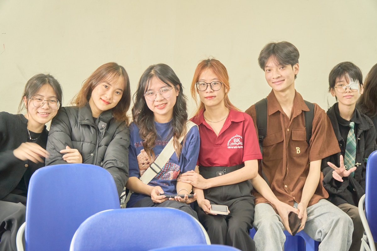 Sinh viên của Khoa được tham gia vào cộng đồng sinh viên sôi nổi, tài năng, và được tiếp cận với nhiều cuộc thi và dự án đa dạng
