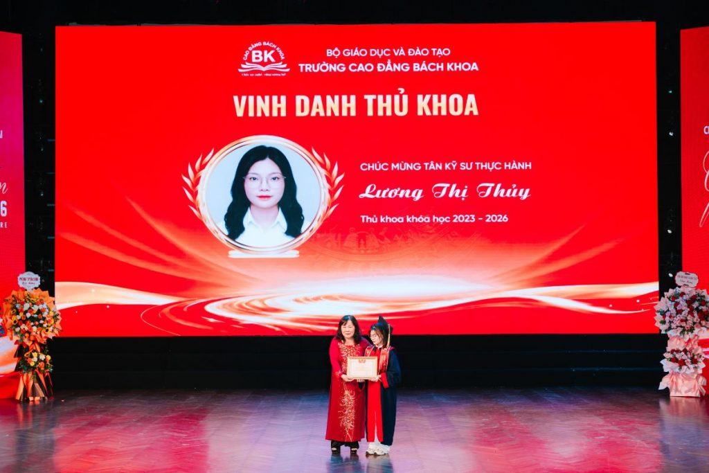 Nữ thủ khoa ngành Lập trình máy tính – Phá vỡ định kiến giới trong lĩnh vực công nghệ 