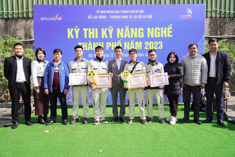 Sinh viên khoa Công nghệ Ô tô tham gia kỳ thi Kỹ năng nghề Thành phố năm 2023
