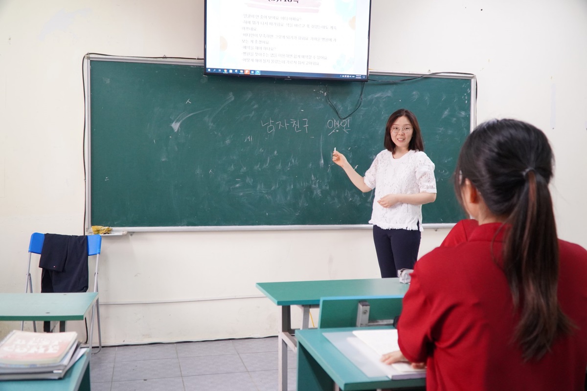 hoạt động khoa ngôn ngữ