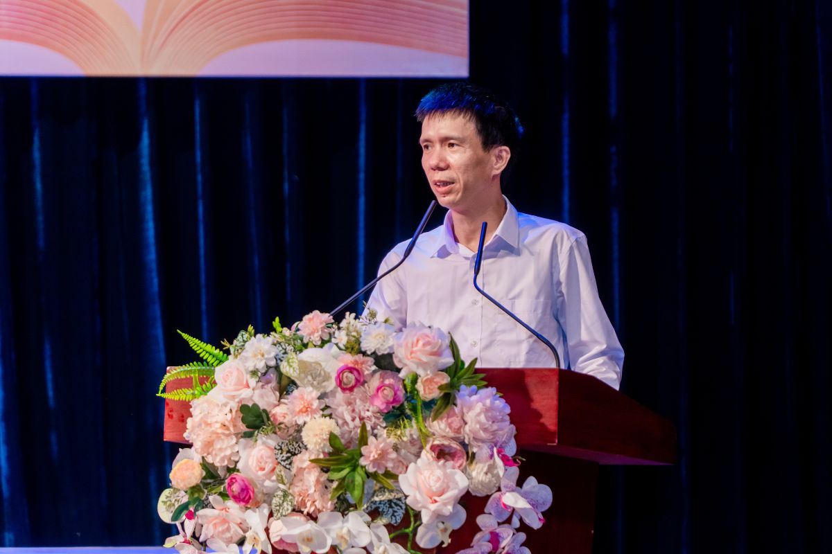 Thầy Nguyễn Văn Trường - Chủ tịch Hội đồng quản trị, Phó Hiệu trưởng nhà trường chia sẻ thông điệp “Tri ân - Đổi mới - Khát vọng”