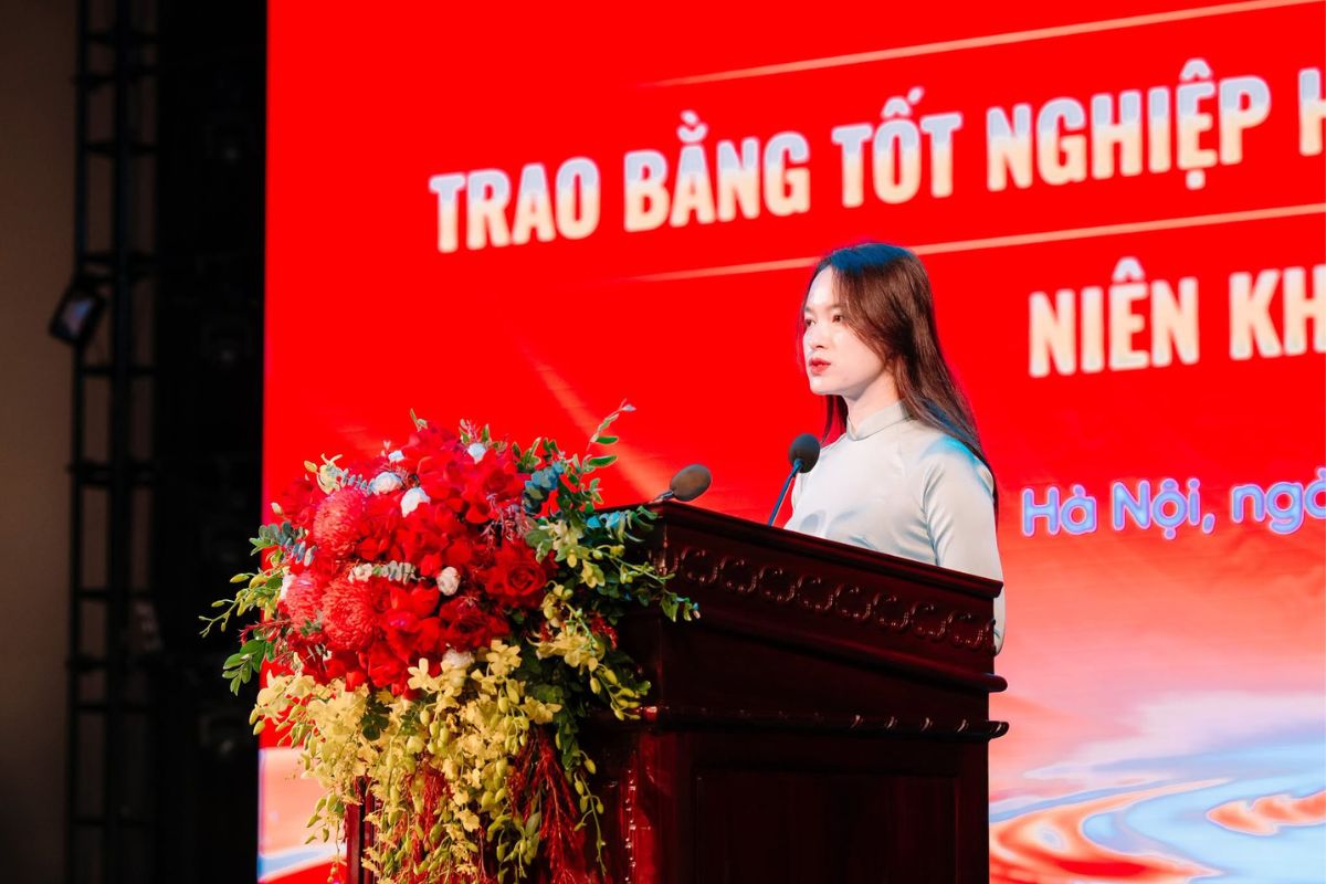 Cô Nguyễn Thị Hoài Linh – Phó trưởng Phòng Khảo thí và Đảm bảo chất lượng đã công bố Quyết định công nhận tốt nghiệp đối với sinh viên khóa 15 Cô Nguyễn Thị Hoài Linh – Phó trưởng Phòng Khảo thí và Đảm bảo chất lượng đã công bố Quyết định công nhận tốt nghiệp đối với sinh viên khóa 15