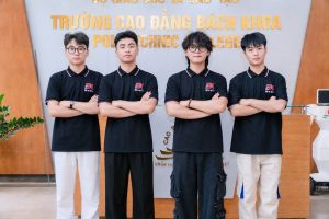 Một số thành viên CLB Bách Khoa cùng lưu lại khoảnh khắc trong hành trình hoạt động tại trường 