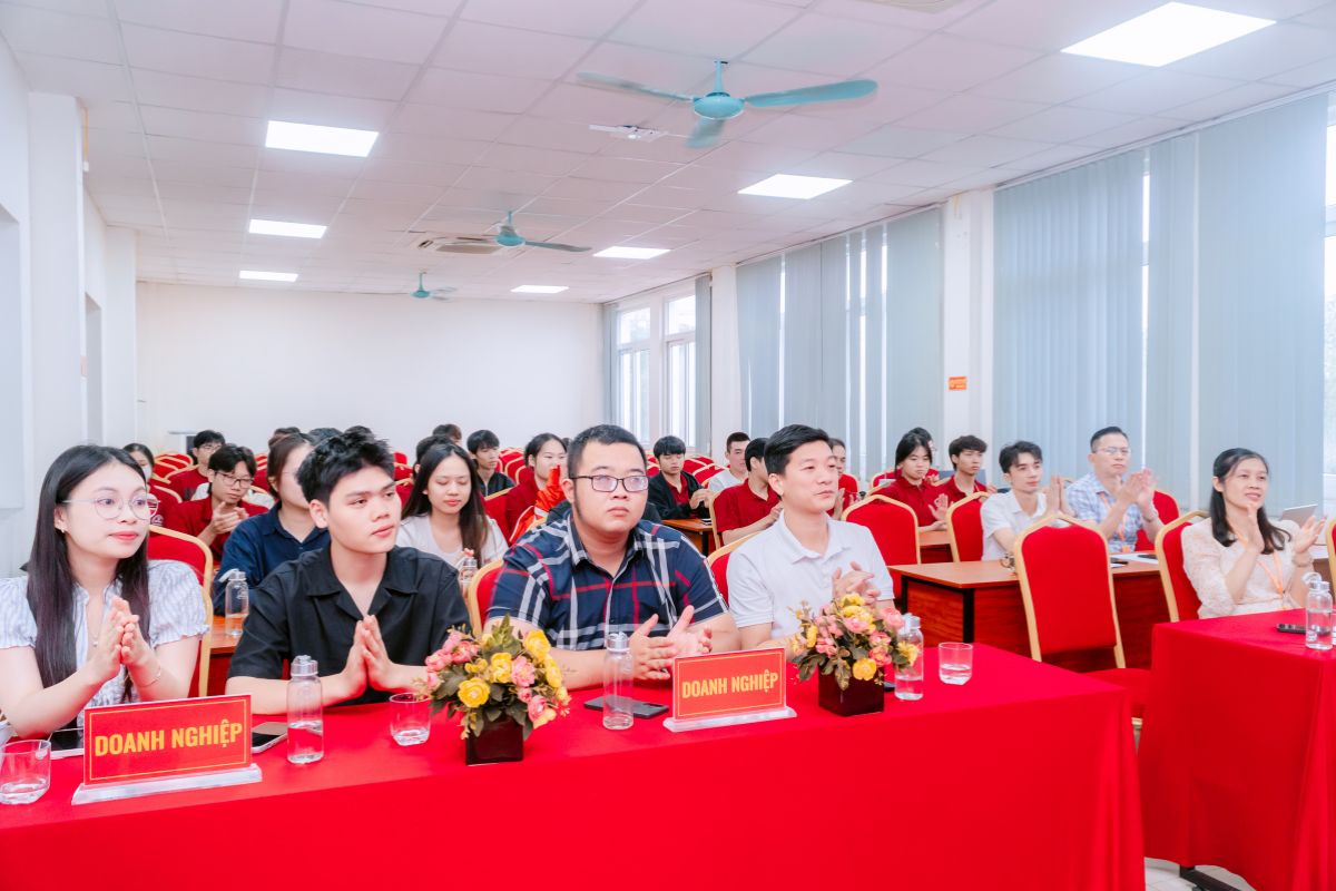 Đại diện doanh nghiệp Công ty Cổ phần Công nghệ và Dịch vụ Dữ liệu số TDS tham dự buổi tập huấn