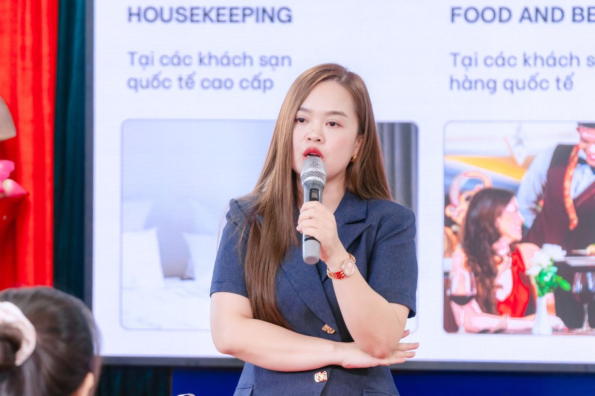 Bà Lê Thị Thanh Huyền - Tổng giám đốc công ty TNHH TH Eduinterns giới thiệu về chương trình thực tập tại Đài Loan