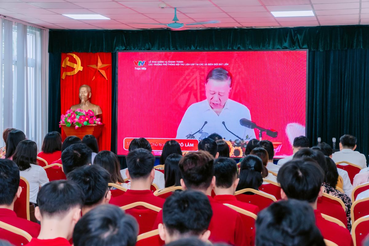 Lắng nghe phát biểu từ Tổng Bí thư, Chủ tịch nước Tô Lâm trong ngày khai giảng Lắng nghe phát biểu từ Tổng Bí thư, Chủ tịch nước Tô Lâm trong ngày khai giảng