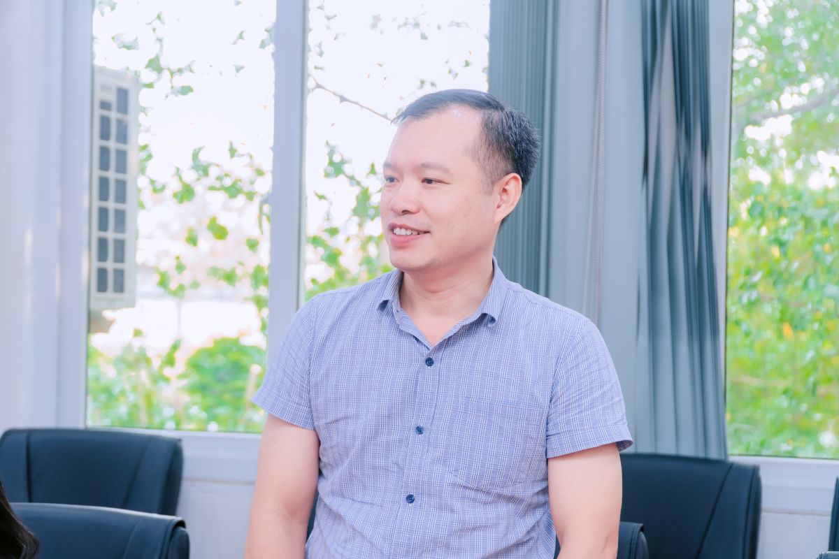 Thạc sĩ Nguyễn Thanh Mai - Phó hiệu trưởng nhà trường phát biểu tại Lễ tiễn bay các sinh viên du học Hàn Quốc Thạc sĩ Nguyễn Thanh Mai - Phó hiệu trưởng nhà trường phát biểu tại Lễ tiễn bay các sinh viên du học Hàn Quốc