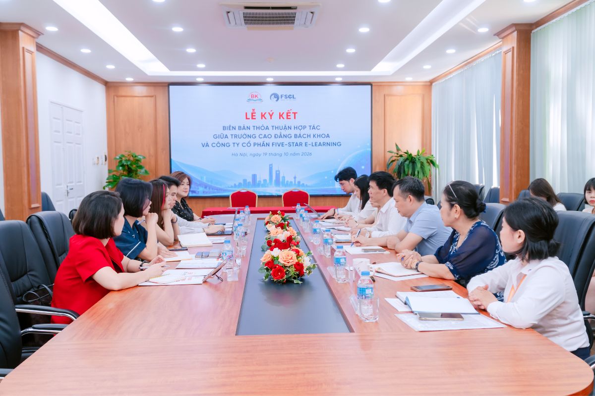 Toàn cảnh Lễ ký kết Biên bản thỏa thuận hợp tác giữa Trường Cao đẳng Bách Khoa với Công ty Cổ phần Five-Star E-Learning 