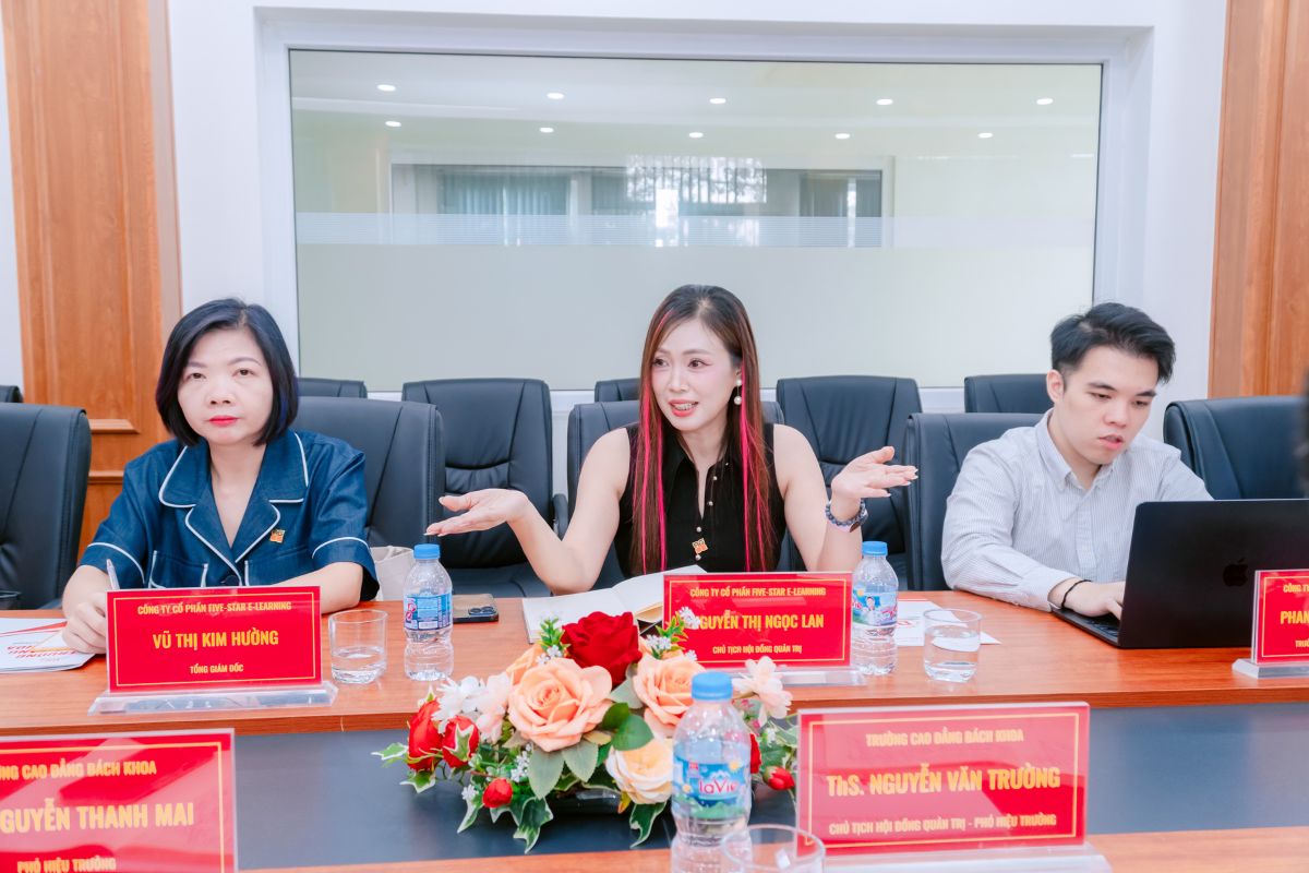 Bà Nguyễn Thị Ngọc Lan - Chủ tịch HĐQT Công ty Cổ phần Five-Star E-Learning phát biểu tại buổi lễ