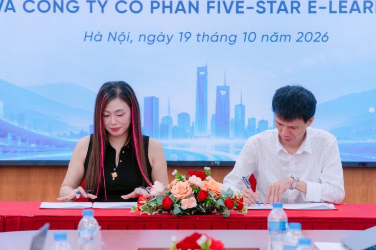 Đại diện Trường Cao đẳng Bách Khoa và Công ty Cổ phần Five-Star E-Learning ký biên bản thỏa thuận hợp tác