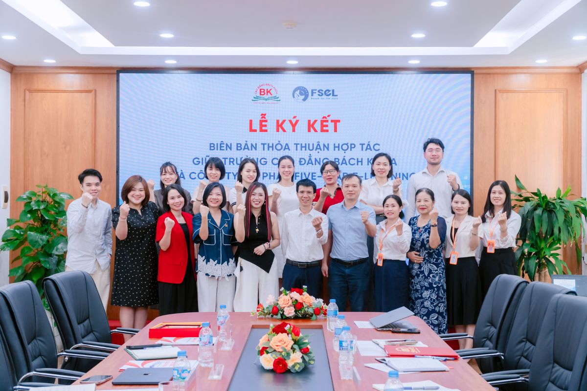Đại diện hai bên chụp ảnh kỷ niệm sau buổi lễ