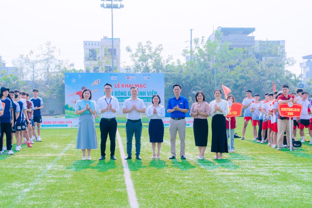 Lễ khai mạc Giải bóng đá sinh viên Trường Cao đẳng Bách Khoa 2026