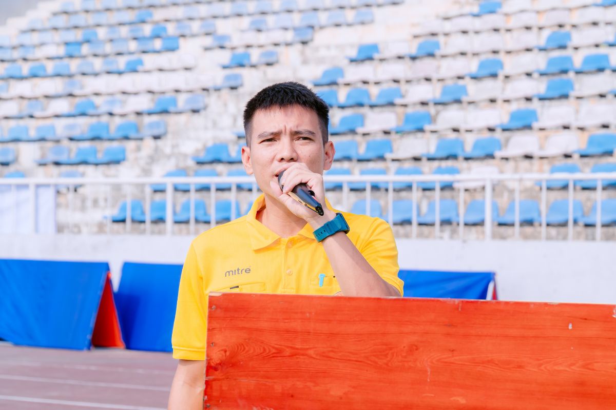 Đại diện tổ trọng tài tuyên thệ tại buổi lễ