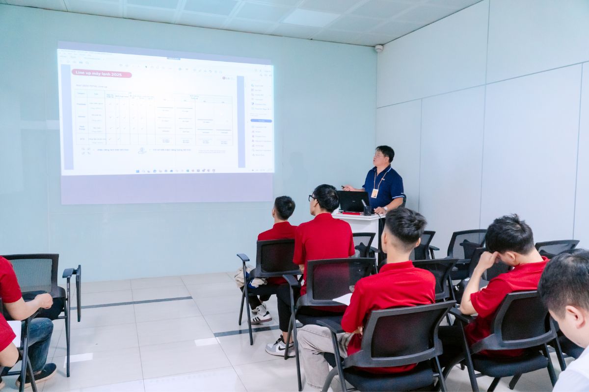 Sinh viên K17, K18 ngành Kỹ thuật Máy lạnh và Điều hòa không khí Trường Cao đẳng Bách Khoa tham quan, trải nghiệm tại LG Academy
