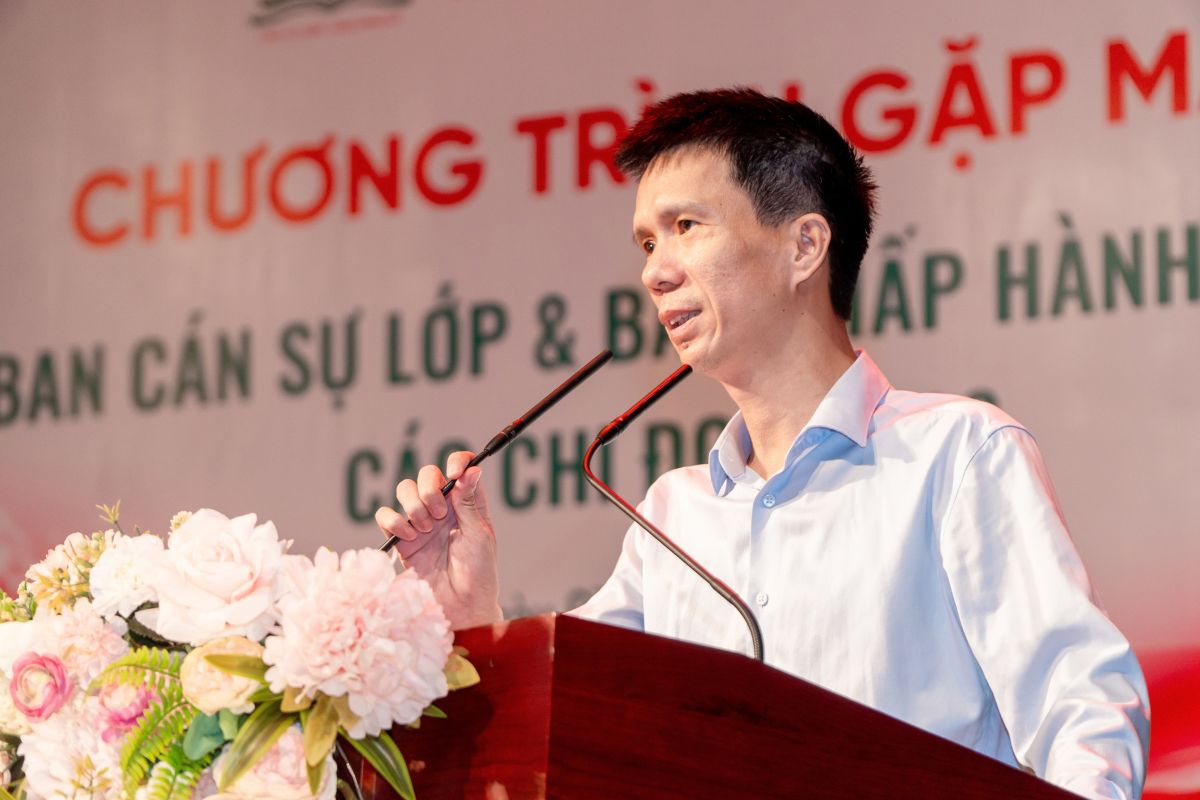ThS. Nguyễn Văn Trường – Chủ tịch HĐQT, Phó Hiệu trưởng nhà trường chia sẻ những định hướng hoạt động trọng tâm tại buổi gặp mặt